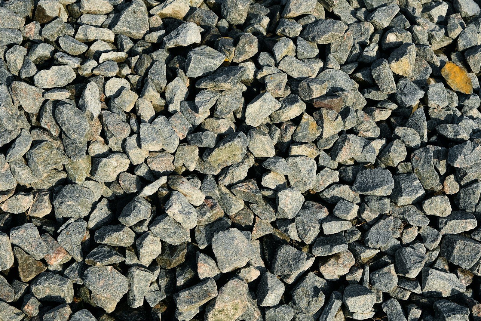 Yakın çekim köşeli gri 12-22 mm 3 numara mıcır
